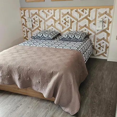 Le Chic En Centre Historique, Climatisé, Wifi, Parking Sous-sol Inclus * Bergerac